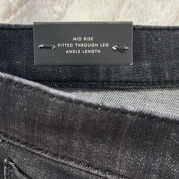 Banana Republic Women’s Mid Rise Fitted Through Leg Ankle Length Jeans, Size 29 - Picture 6 of 9